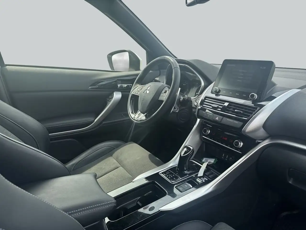 Mitsubishi Eclipse Cross Plug-In Hybrid 4WD Plus — معرض صور السيارة 16