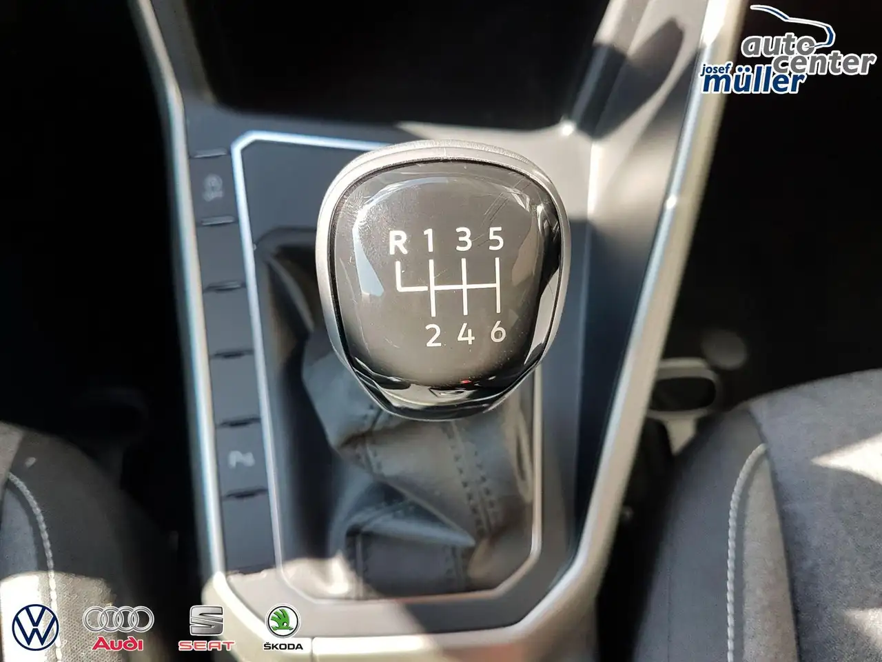 Volkswagen Taigo ACC" LED" Sitzh." PDC v. und h." Kamera... — Vehicle gallery 31