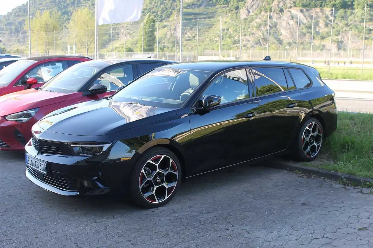 Opel Astra Sports Tourer 1.2 Turbo GS — Galería del vehículo 2