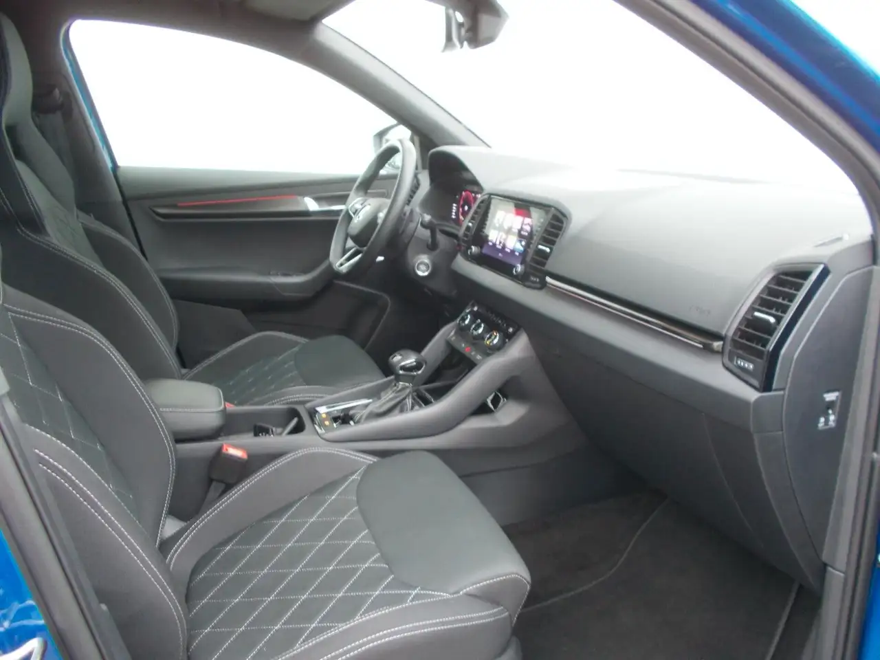 Skoda Karoq 1.5 TSI Sportline *DSG * AHK * Kamera uvm — معرض صور السيارة 22
