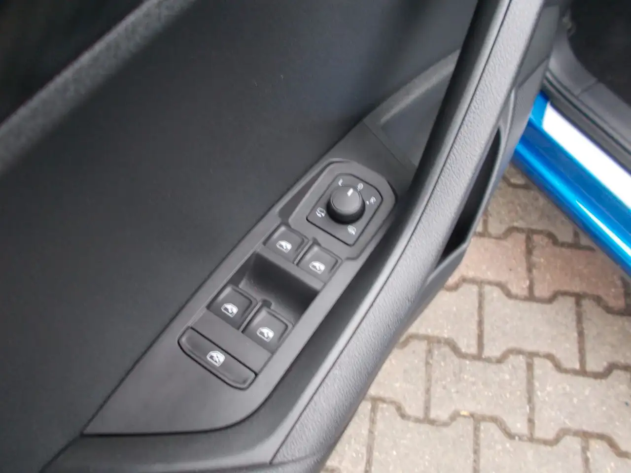 Skoda Karoq 1.5 TSI Sportline *DSG * AHK * Kamera uvm — معرض صور السيارة 9