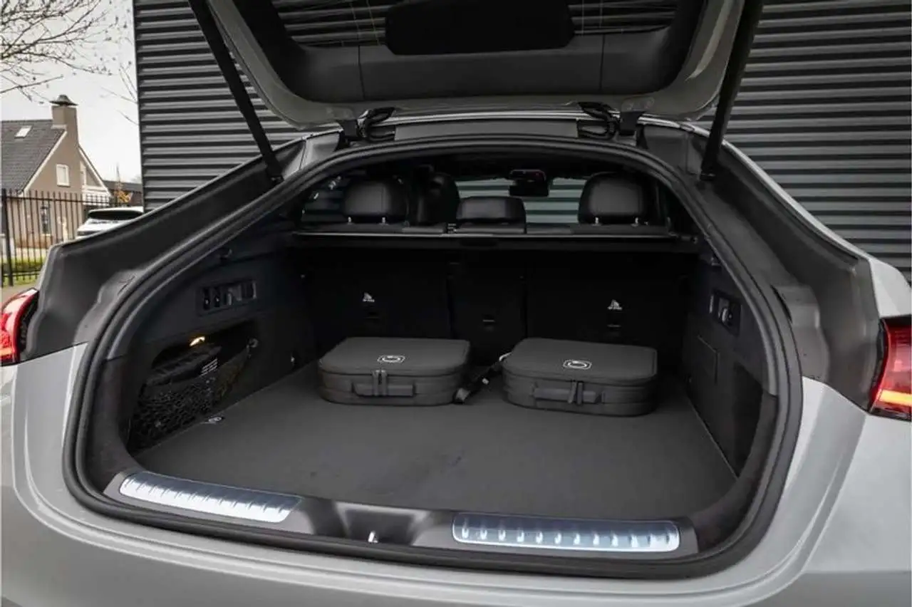 Mercedes-Benz GLC 300 e Coupe Hybrid AMG Line Hybrid 4Matic — معرض صور السيارة 12