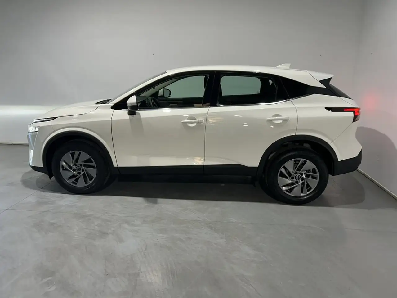 Nissan Qashqai 1.3 DIG-T mHEV 12V Acenta 4x2 Aut. 116kW — معرض صور السيارة 4