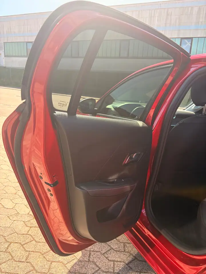 Peugeot 208 Allure — Galería del vehículo 14