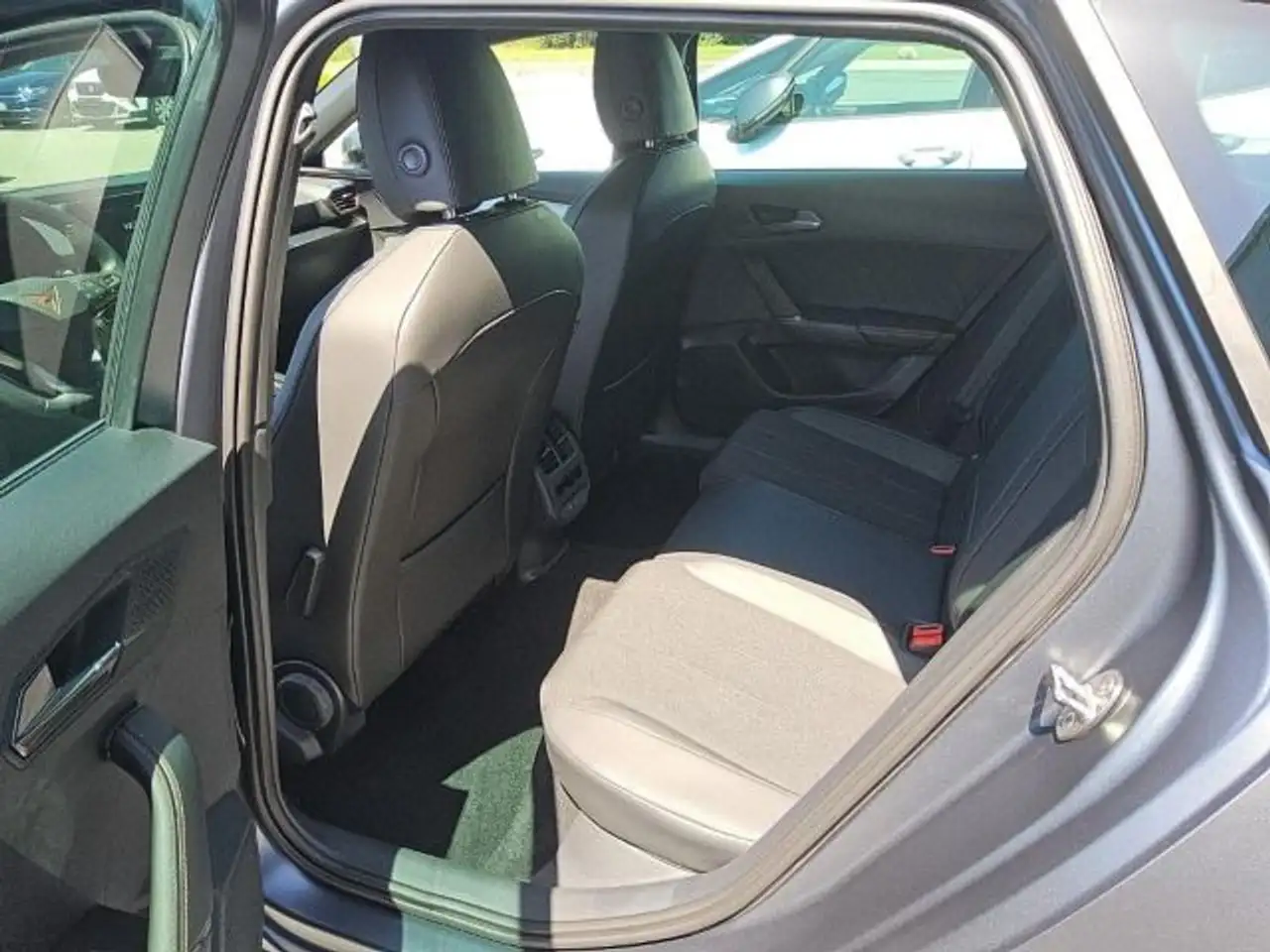 CUPRA Leon ST 2.0 TSI DSG LED/ACC/Pano — معرض صور السيارة 4