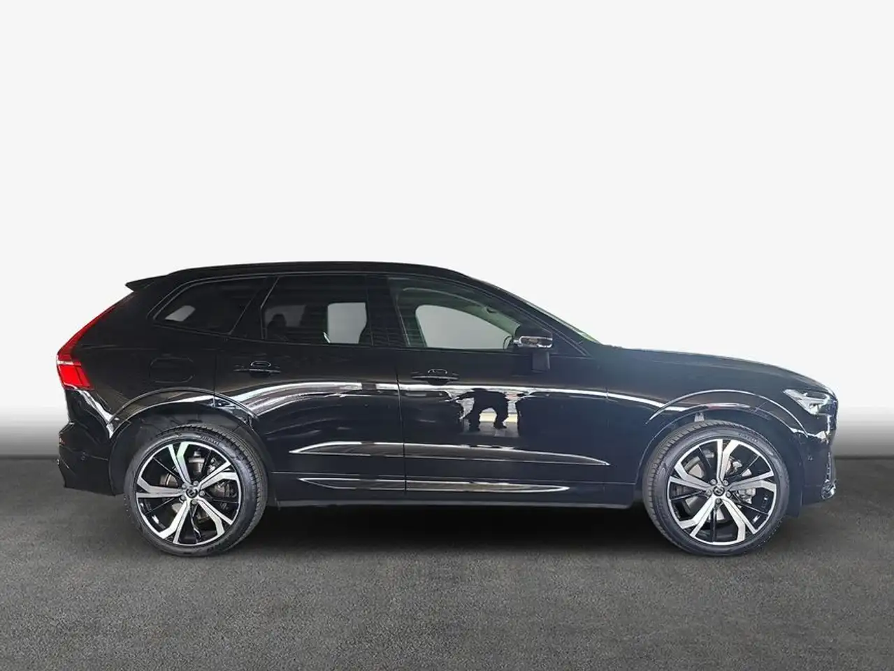 Volvo XC60 XC60 B5 B AWD Plus Dark — Vehicle gallery 5