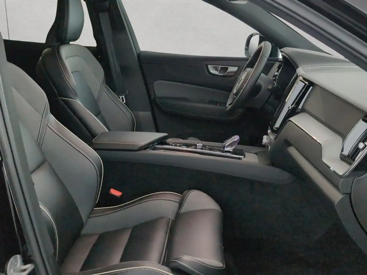 Volvo XC60 XC60 B4 B Plus Dark TEILLEDER+NAVI+LED+AHK — معرض صور السيارة 19
