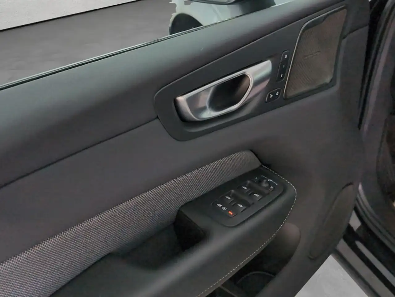 Volvo XC60 XC60 B4 B Plus Dark TEILLEDER+NAVI+LED+AHK — معرض صور السيارة 17