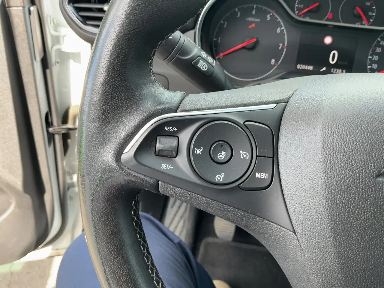 Opel Crossland 1.2 Turbo Enjoy LED+Navi+SHZ+2xKlima — Galería del vehículo 18