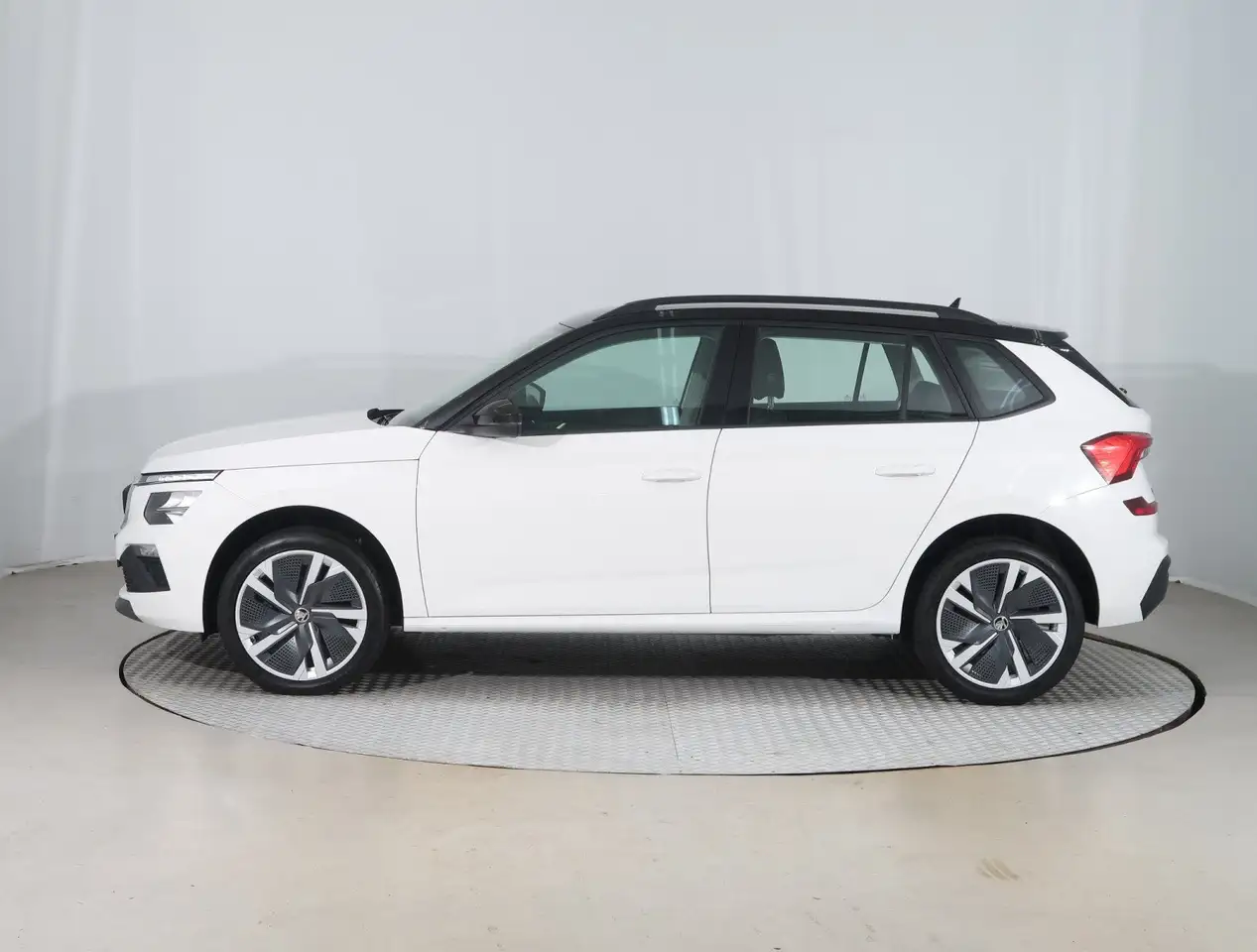Skoda Kamiq 5J Garantie SHZ PDC Klima 18 Zoll — Galería del vehículo 4