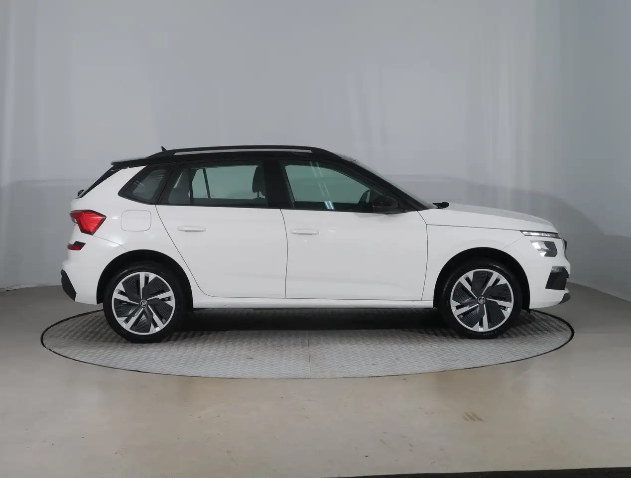 Skoda Kamiq 5J Garantie SHZ PDC Klima 18 Zoll — Galería del vehículo 8