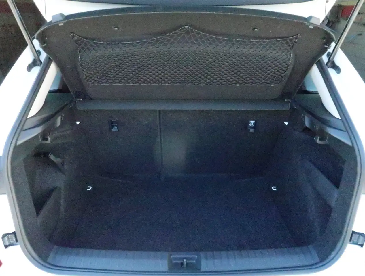 Skoda Kamiq 5J Garantie SHZ PDC Klima 18 Zoll — Galería del vehículo 14