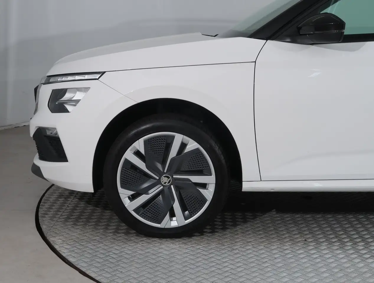 Skoda Kamiq 5J Garantie SHZ PDC Klima 18 Zoll — Galería del vehículo 15