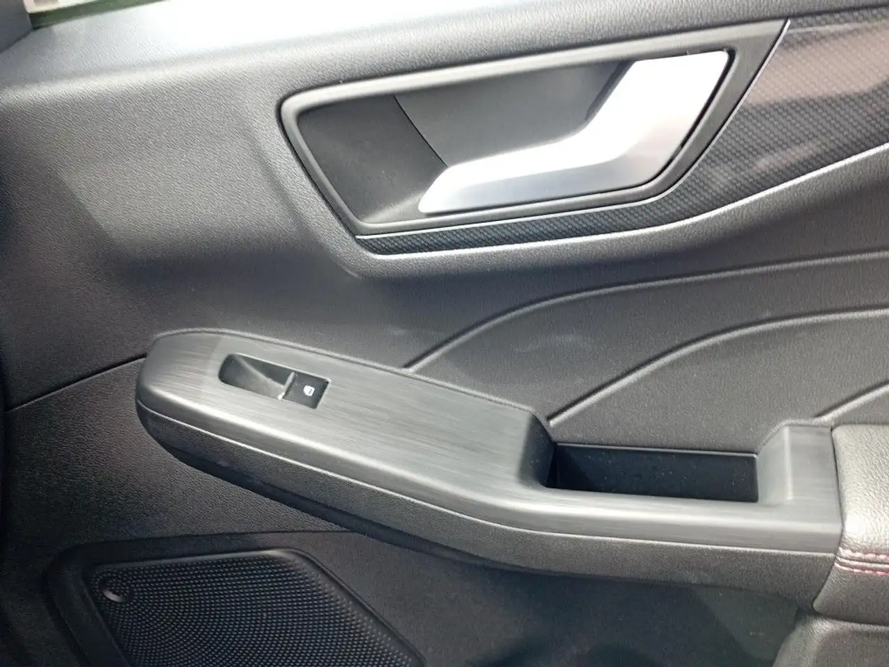 Ford Kuga 1.5 EcoBoost ST-LINE — Galería del vehículo 17