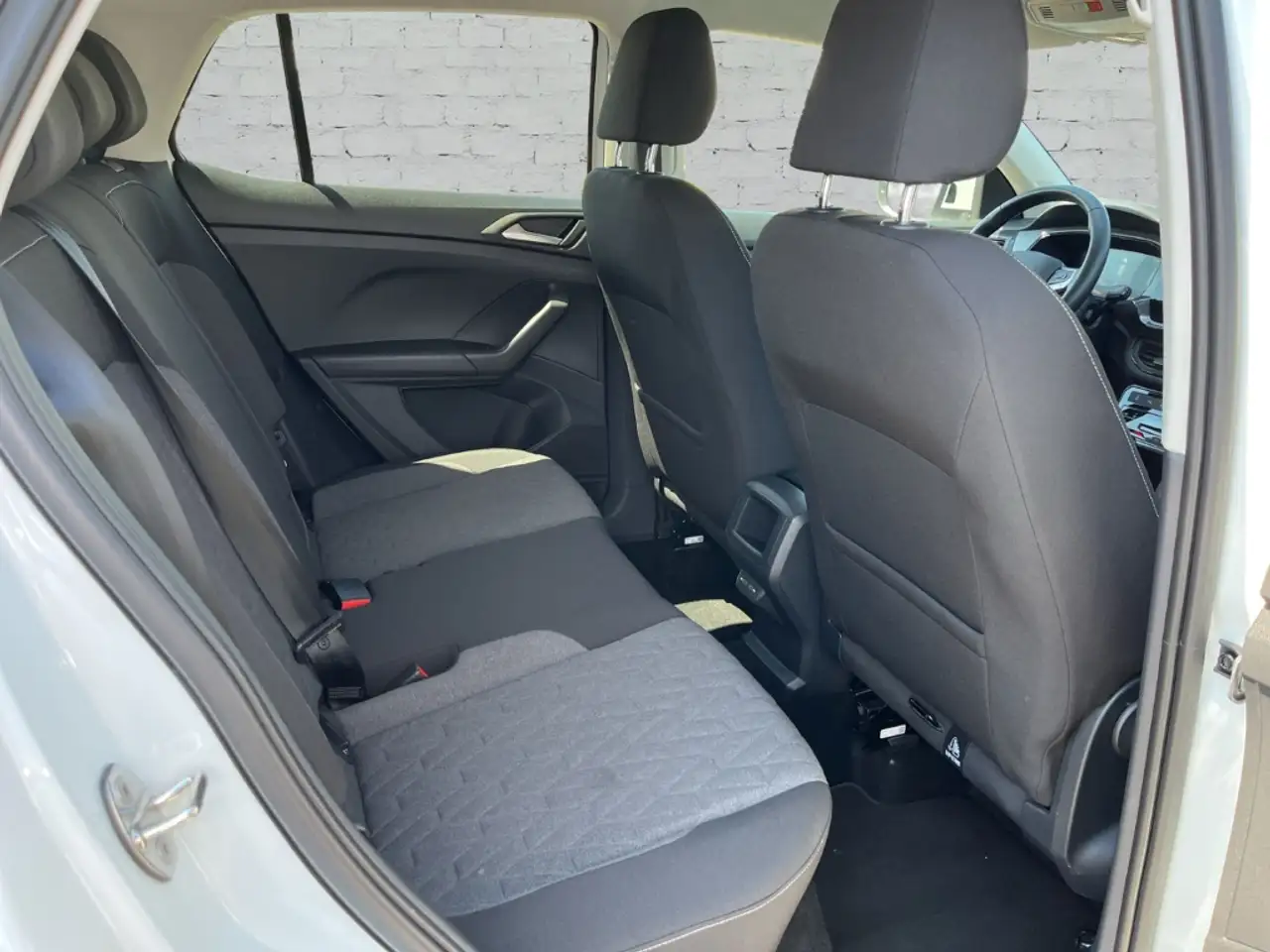 Volkswagen T-Cross 1.5 TSI DSG Life Navi Digitales Cockpit LED ACC Ap — Vehicle gallery 11