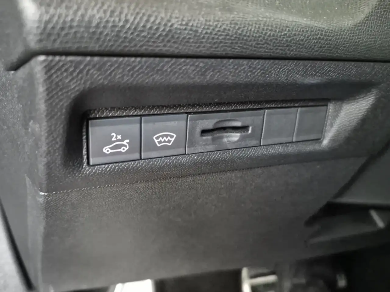 Peugeot 408 GT PT 130 EAT8 AHK Navi ACC Memory Sitze Soundsyst — Vehicle gallery 19