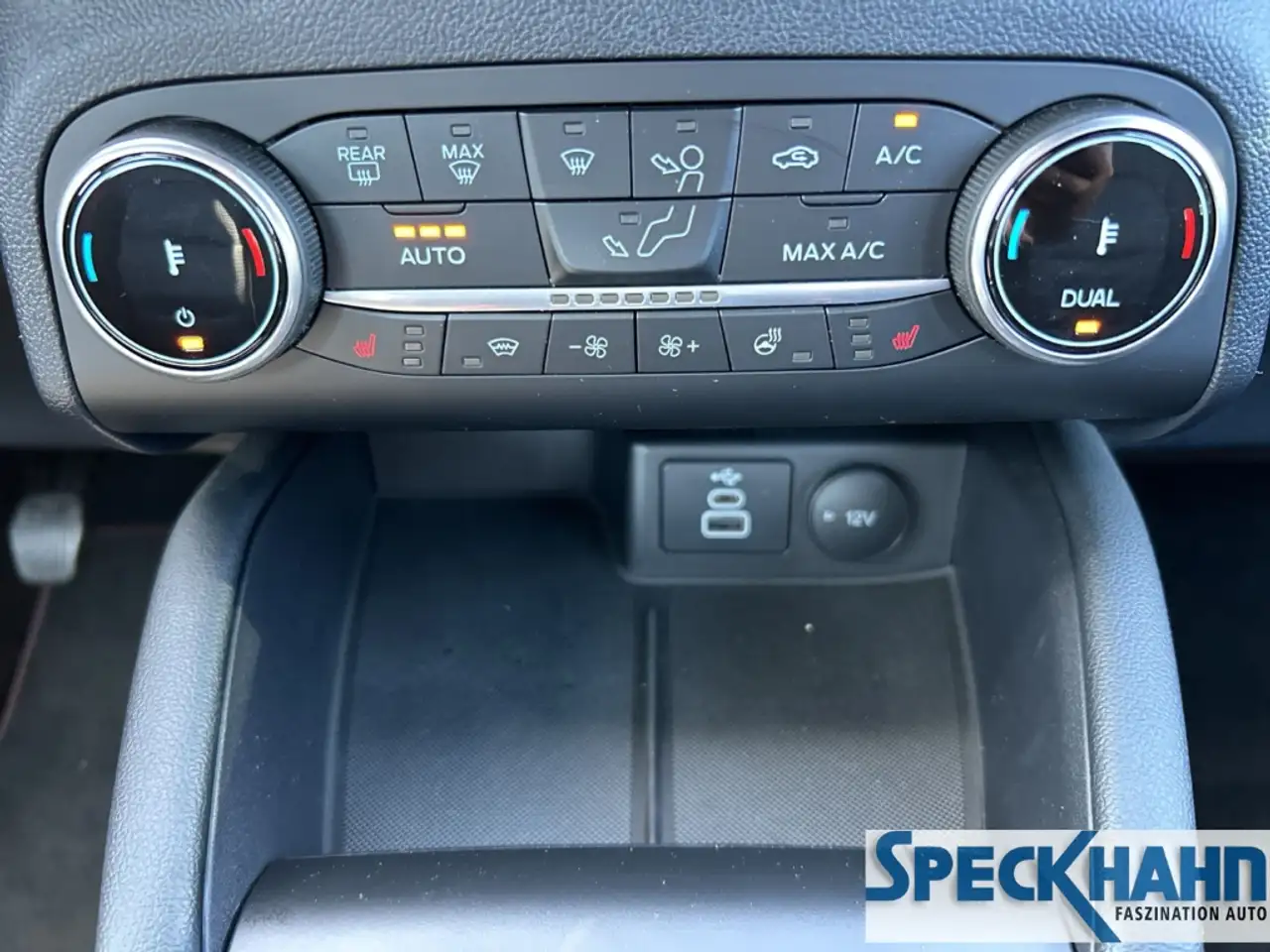 Ford Kuga ST-Line 1.5 EcoBoost Kamera SHZ Keyless — Vehicle gallery 22