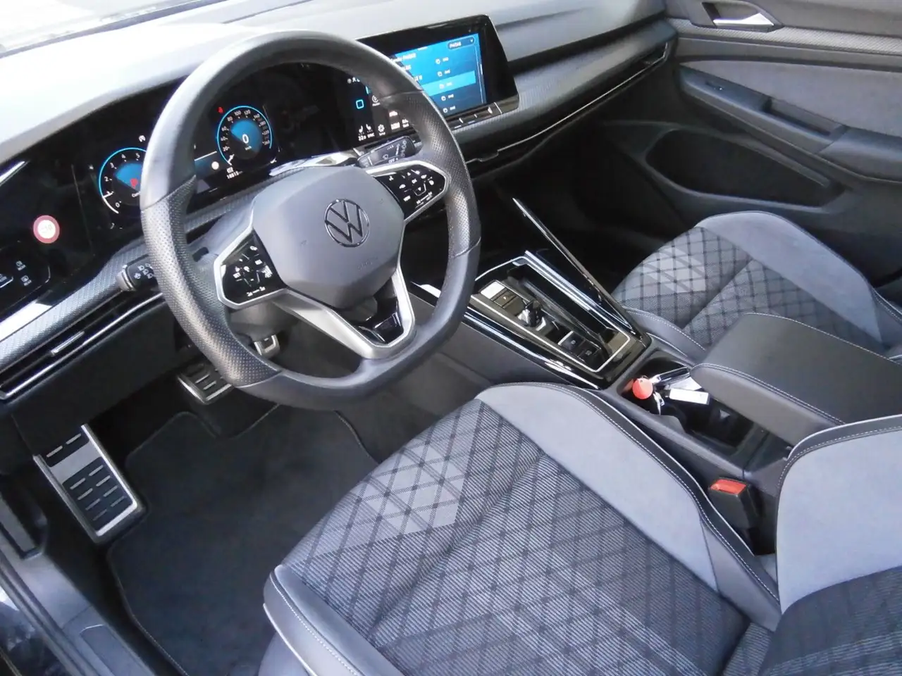 Volkswagen Golf VIII Limousine R-Line 1.5 eTSI, DSG — Galerie du véhicule 6