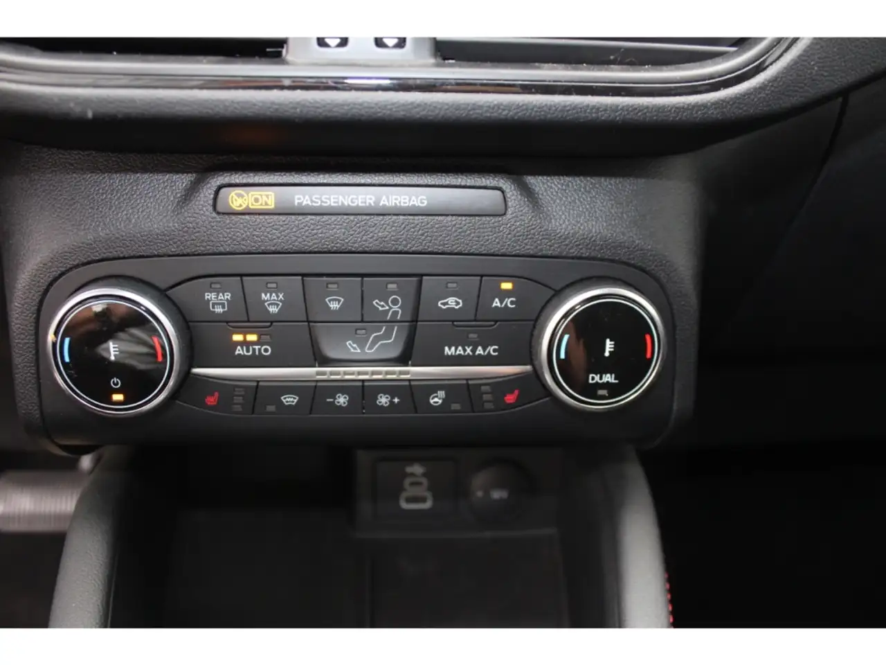 Ford Kuga ST-LINE X PHEV, AHK, ACC, MET, NAVI, LED, BEH. WSS — معرض صور السيارة 21
