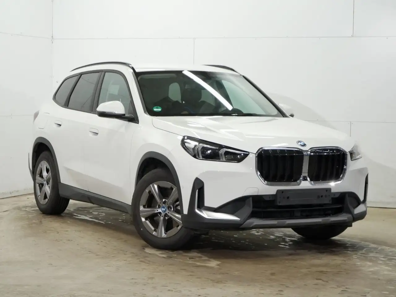 BMW X1 xDrive 30e Sport HeadUp 360°Kam Standklima — Vehicle gallery 2