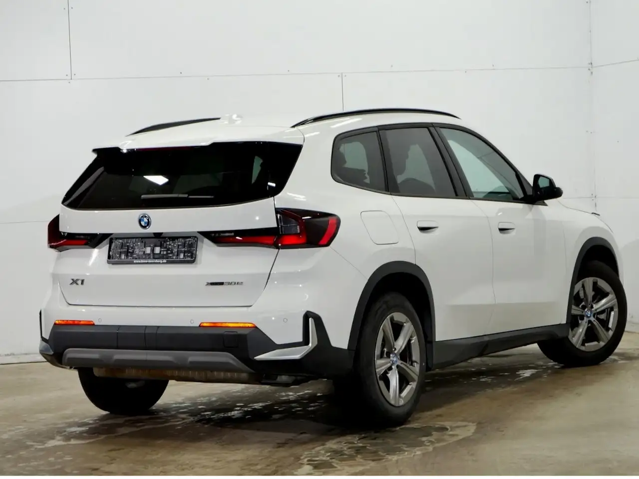BMW X1 xDrive 30e Sport HeadUp 360°Kam Standklima — Vehicle gallery 4