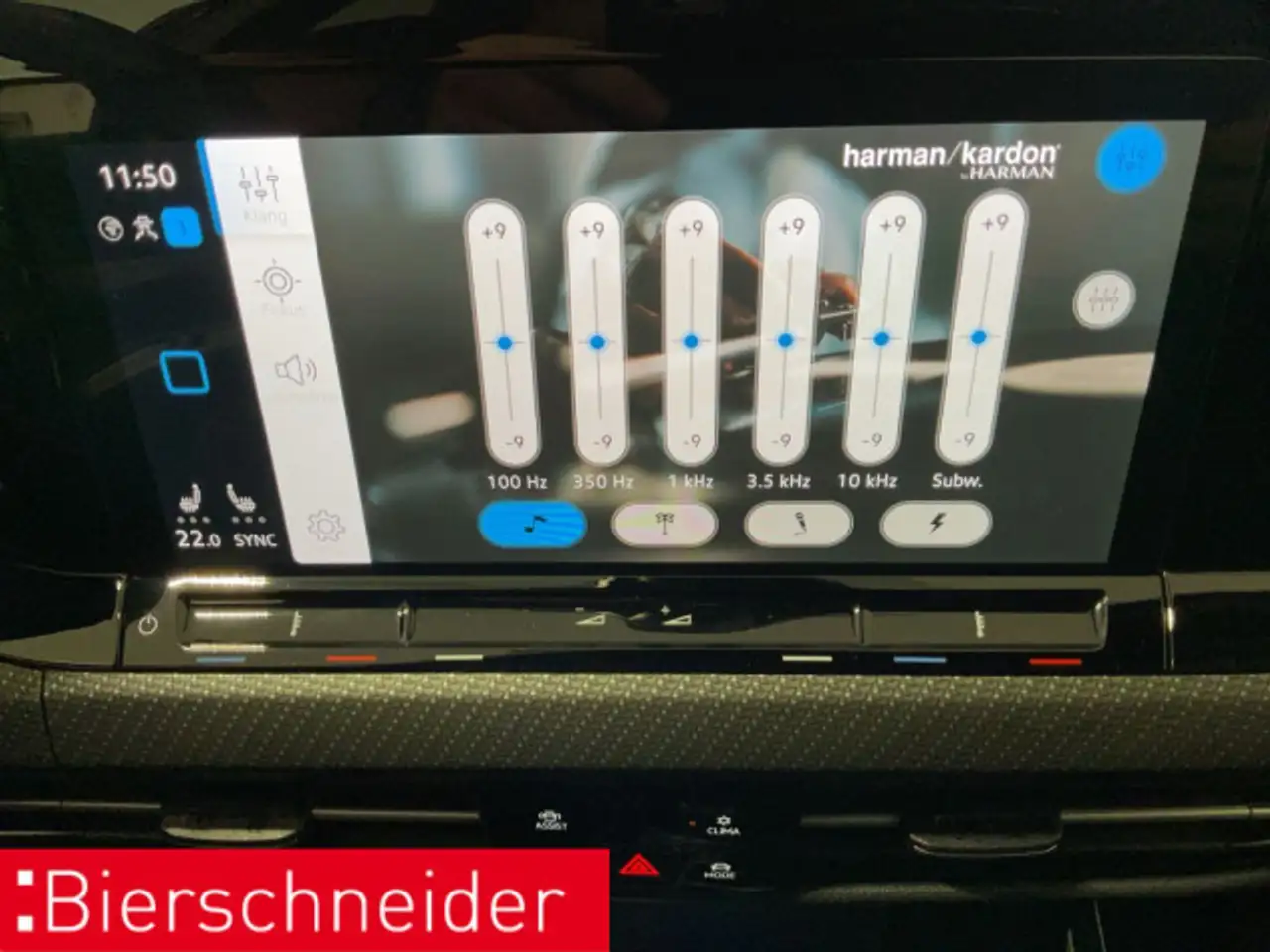 Volkswagen Golf 8 1.5 eTSI DSG R-Line Black AHK MATRIX CAM — Galería del vehículo 24