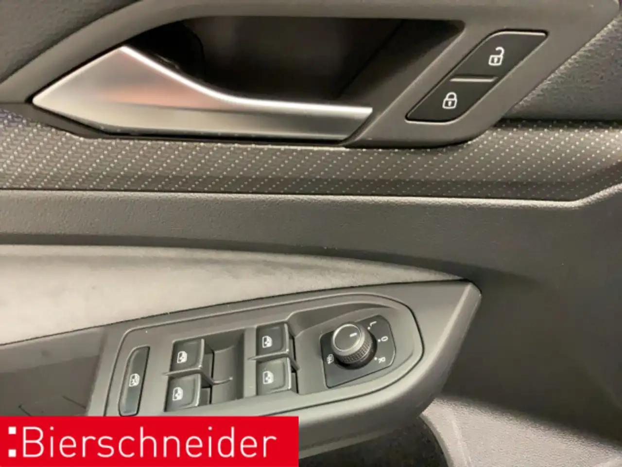 Volkswagen Golf 8 1.5 eTSI DSG R-Line Black AHK MATRIX CAM — Galería del vehículo 9