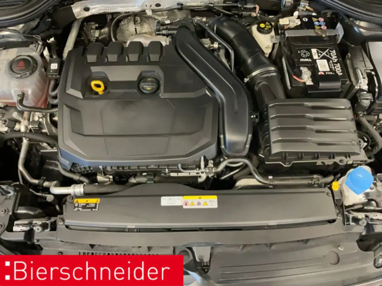 Volkswagen Golf 8 1.5 eTSI DSG R-Line Black AHK MATRIX CAM — Galería del vehículo 20