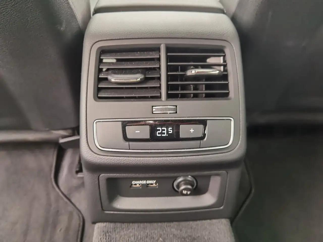 Audi A4 Avant 35 TFSI advanced — معرض صور السيارة 32