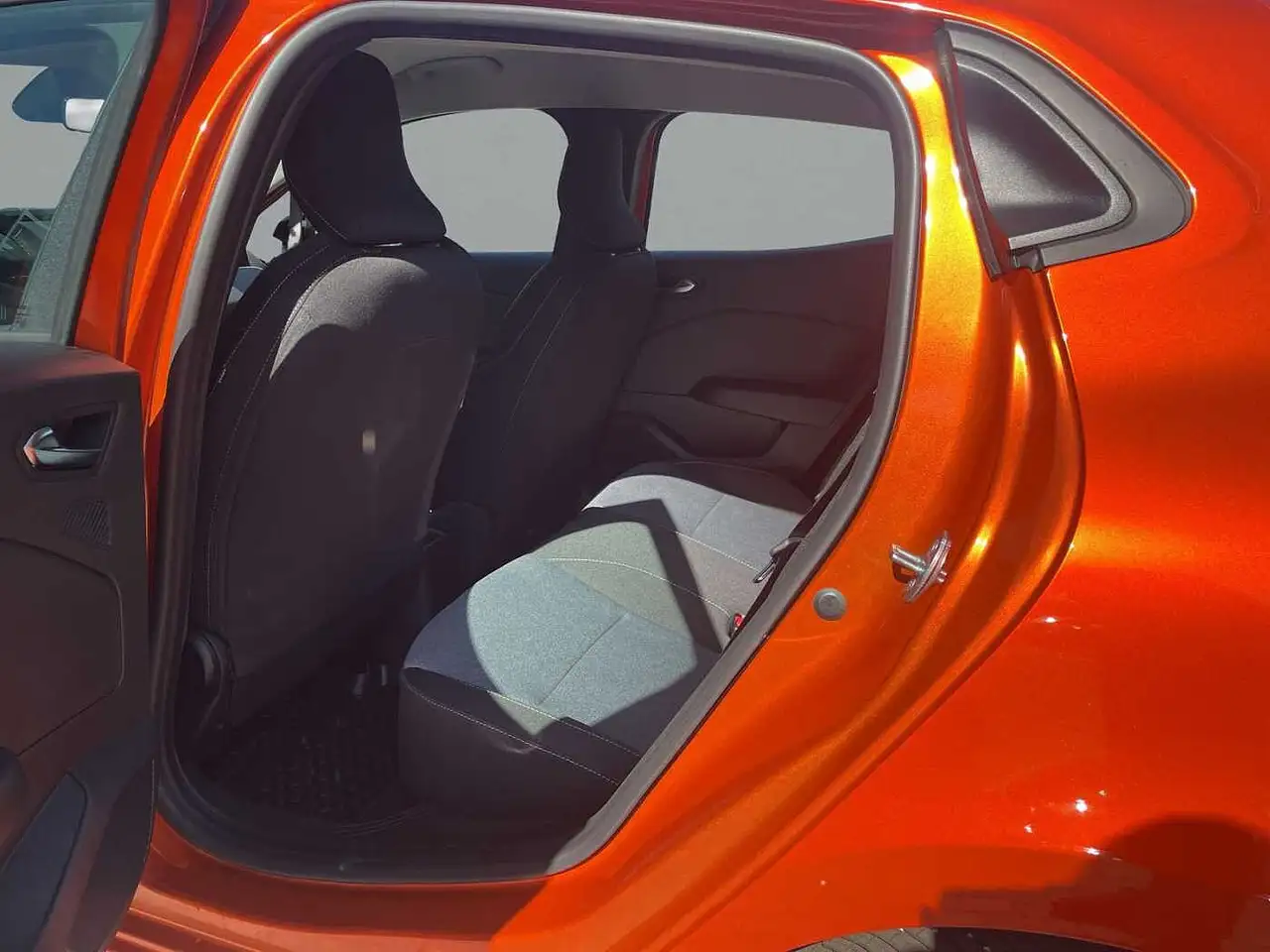 Renault Clio Evolution TCe 90 SHZ PDC hi Klima — Galería del vehículo 12