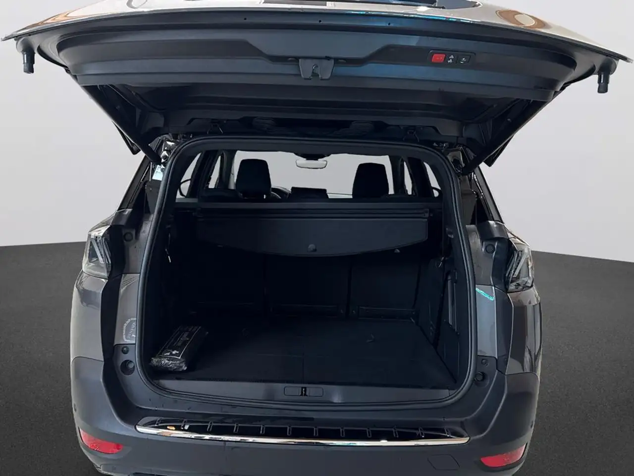 Peugeot 5008 1.2 Hybrid 136 GT — Vehicle gallery 7