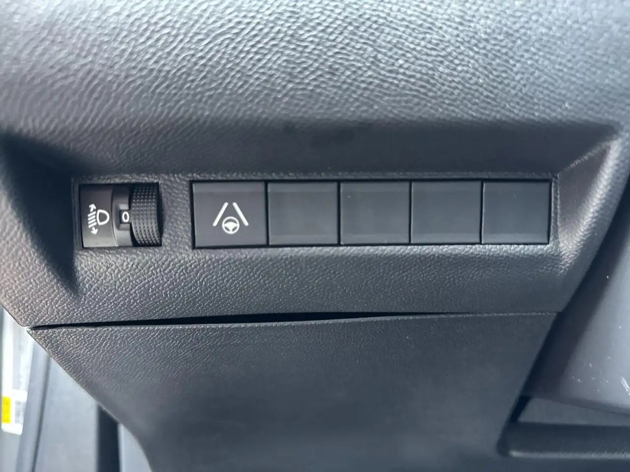Peugeot 2008 Allure PureTech 130 AT8*Navi*LED*Kamera*Shz — معرض صور السيارة 23