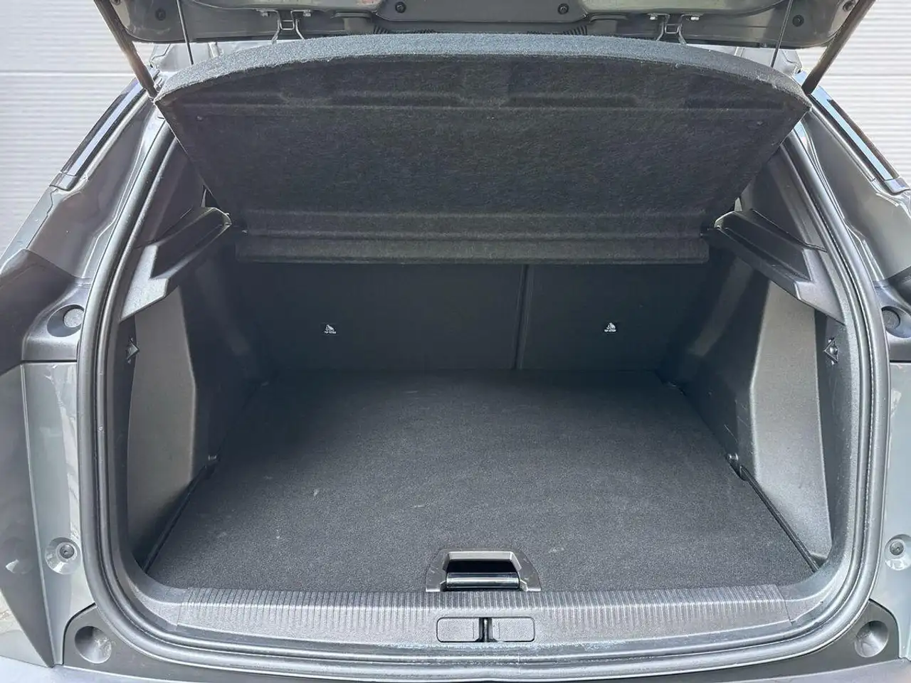 Peugeot 2008 Allure PureTech 130 AT8*Navi*LED*Kamera*Shz — معرض صور السيارة 5