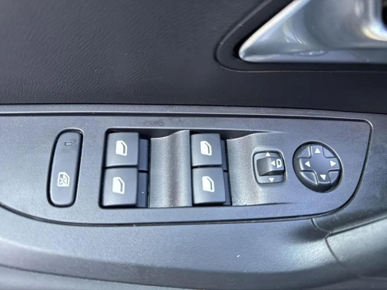 Peugeot 2008 Allure PureTech 130 AT8*Navi*LED*Kamera*Shz — معرض صور السيارة 21