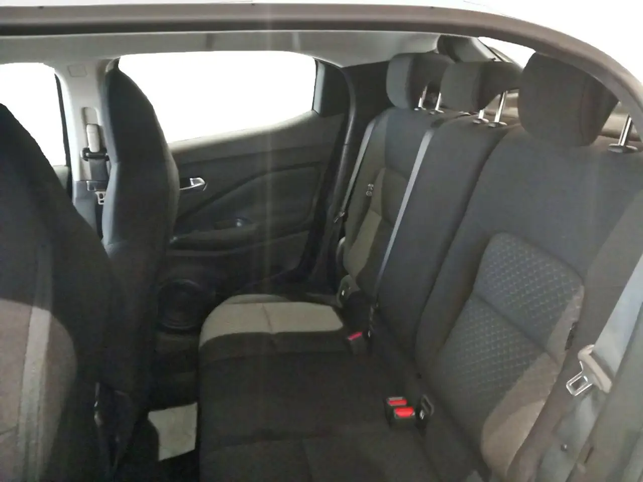 Nissan Juke DIG-T 84 kW (114 CV) 6M/T Acenta — معرض صور السيارة 18