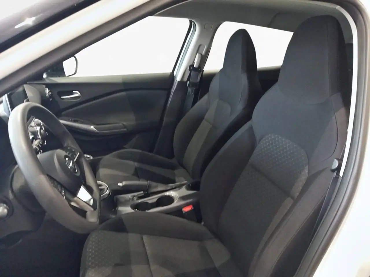 Nissan Juke DIG-T 84 kW (114 CV) 6M/T Acenta — معرض صور السيارة 17