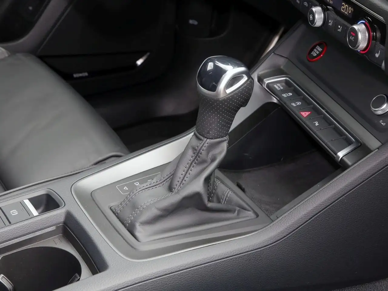 Audi RS Q3 2.5 TFSI Q 21"|LEDER|MATRIX|360°| — Galerie du véhicule 15