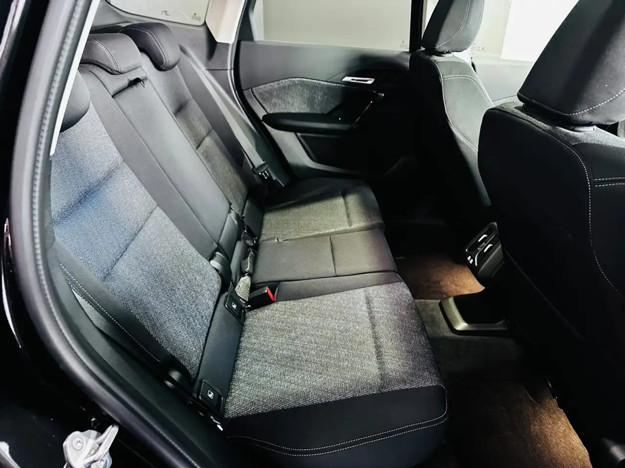 BMW X1 sDrive 18iA — معرض صور السيارة 35