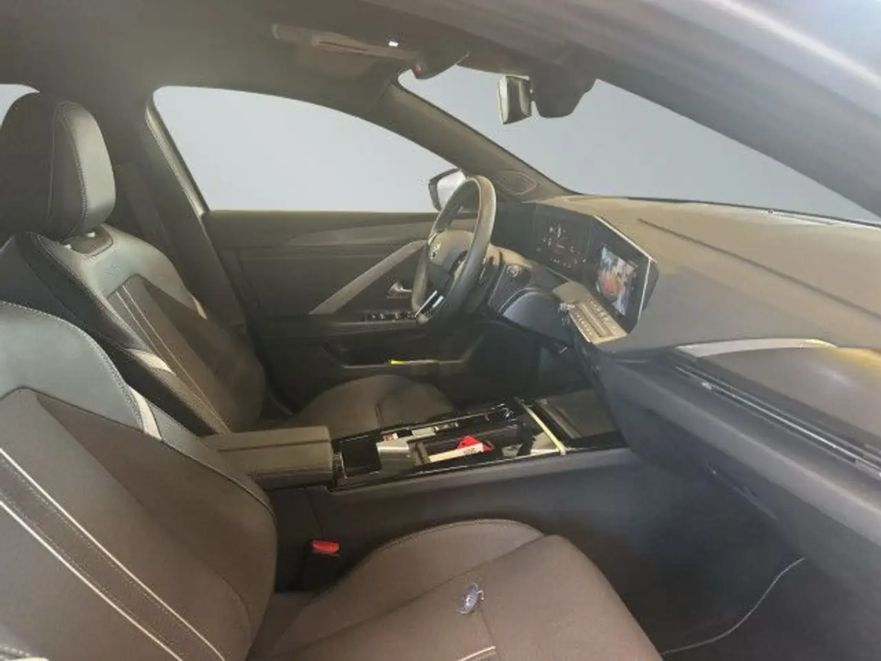 Opel Astra Sports Tourer GS 1.2 Turbo Bluetooth Navi — Galería del vehículo 11