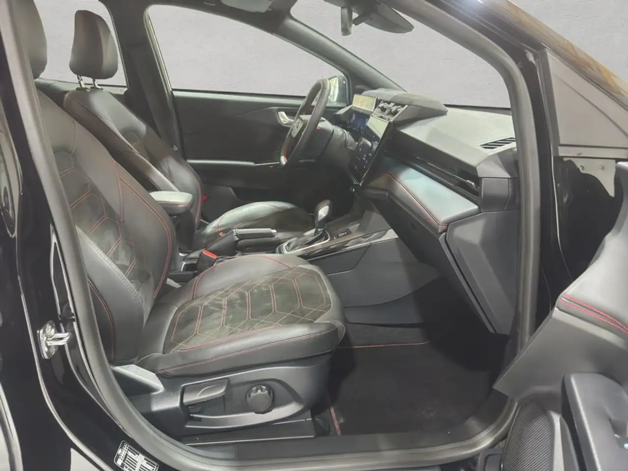 Ford Puma 1.0 Hybrid Aut. ST-LINE X *NEUES MODELL* — Galerie du véhicule 18