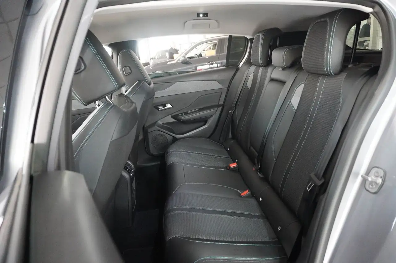 Peugeot 308 LIM 1.2T ALLURE 8-EAT NAVI/LED/KAMERA/SPORT — معرض صور السيارة 35