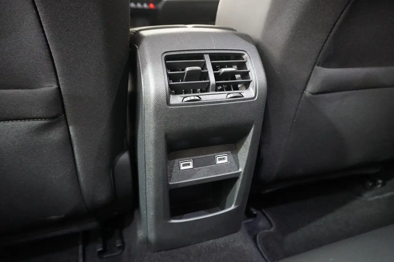 Peugeot 308 LIM 1.2T ALLURE 8-EAT NAVI/LED/KAMERA/SPORT — معرض صور السيارة 36