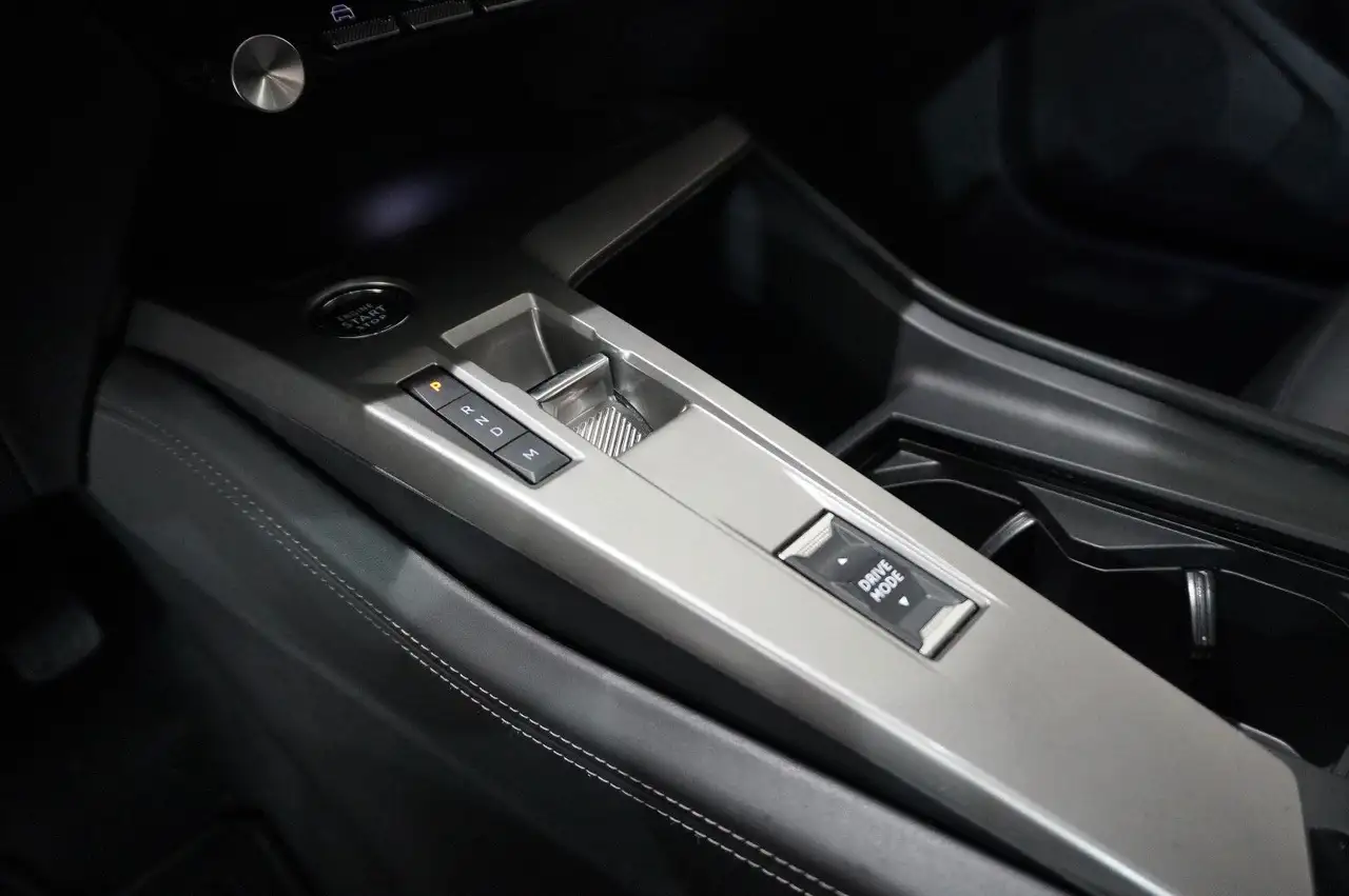 Peugeot 308 LIM 1.2T ALLURE 8-EAT NAVI/LED/KAMERA/SPORT — معرض صور السيارة 31