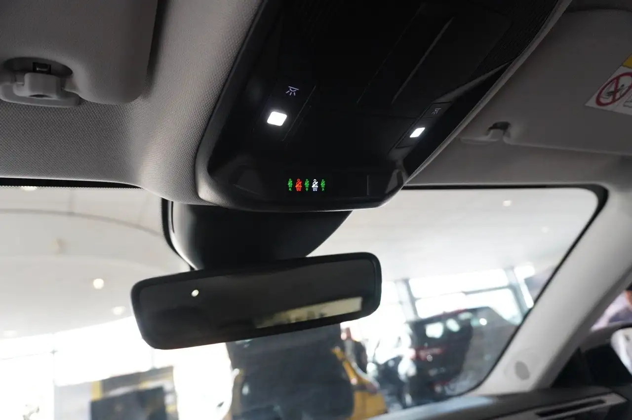 Peugeot 308 LIM 1.2T ALLURE 8-EAT NAVI/LED/KAMERA/SPORT — معرض صور السيارة 32
