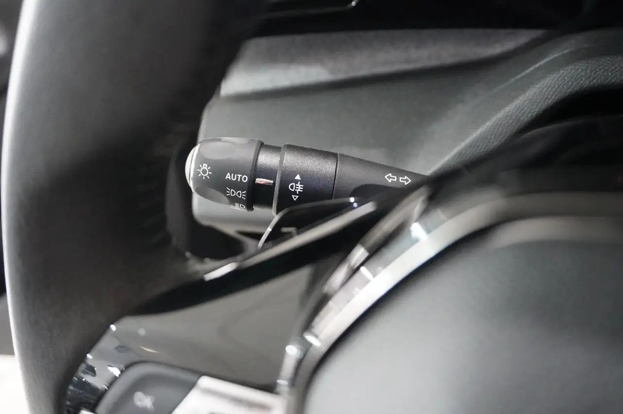 Peugeot 308 LIM 1.2T ALLURE 8-EAT NAVI/LED/KAMERA/SPORT — معرض صور السيارة 22