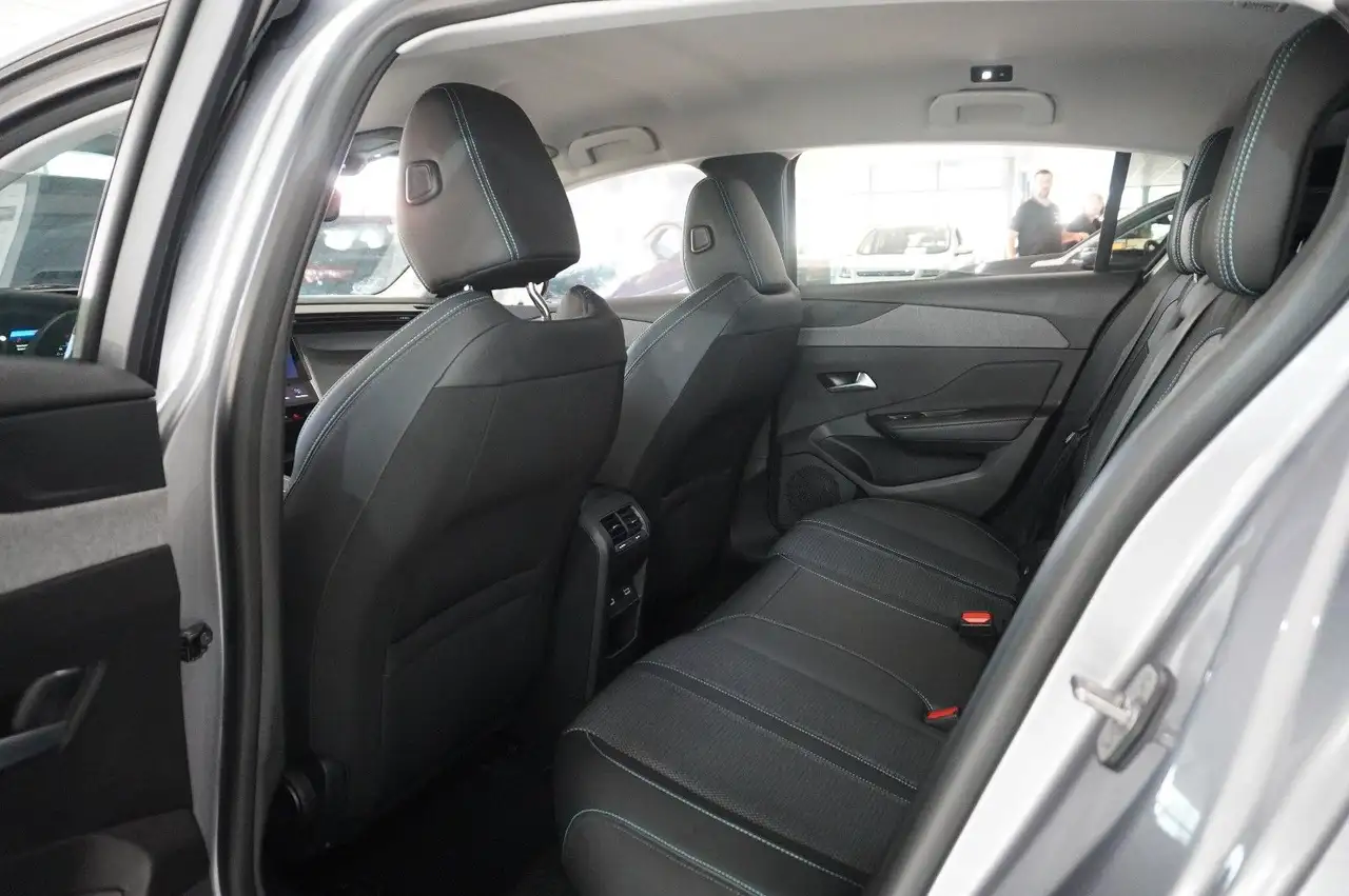 Peugeot 308 LIM 1.2T ALLURE 8-EAT NAVI/LED/KAMERA/SPORT — معرض صور السيارة 34
