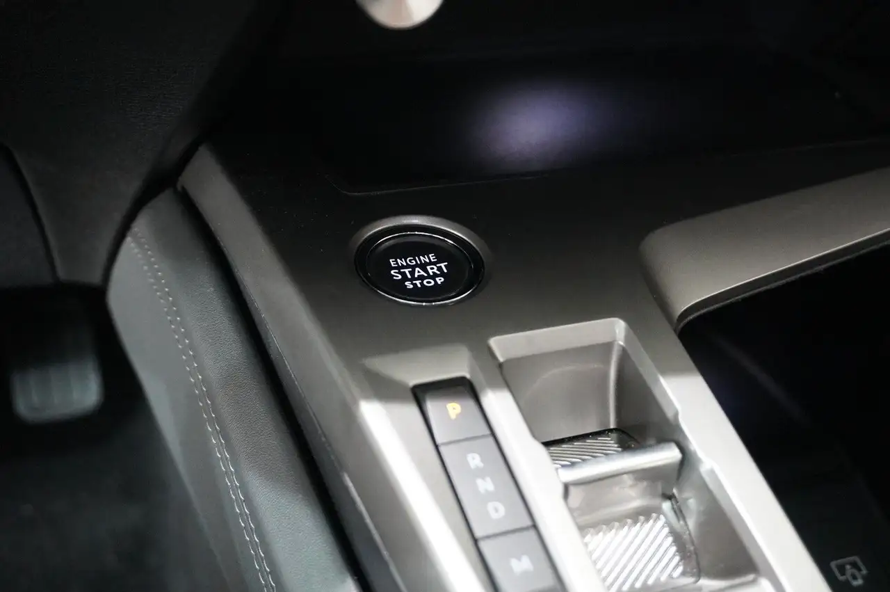 Peugeot 308 LIM 1.2T ALLURE 8-EAT NAVI/LED/KAMERA/SPORT — معرض صور السيارة 24