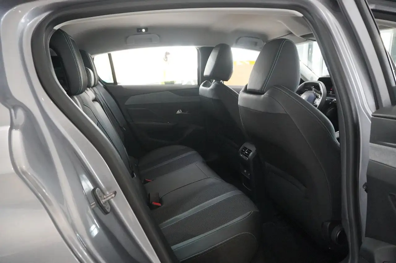 Peugeot 308 LIM 1.2T ALLURE 8-EAT NAVI/LED/KAMERA/SPORT — معرض صور السيارة 38