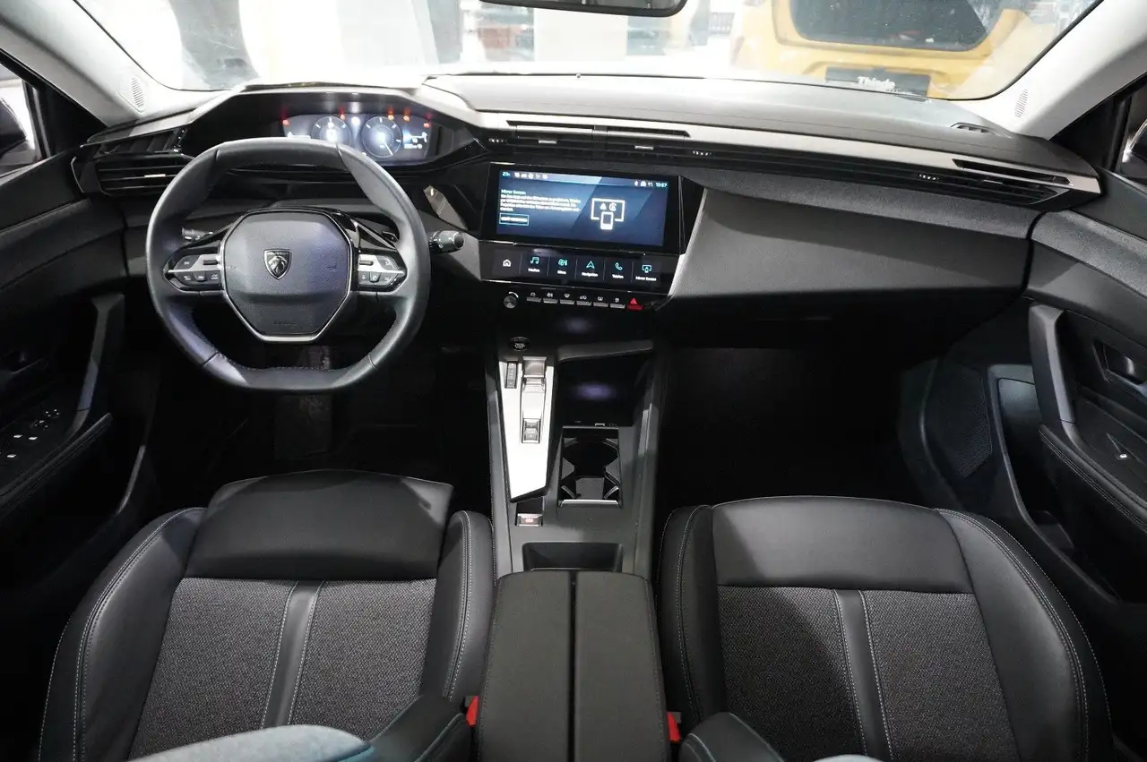 Peugeot 308 LIM 1.2T ALLURE 8-EAT NAVI/LED/KAMERA/SPORT — معرض صور السيارة 37