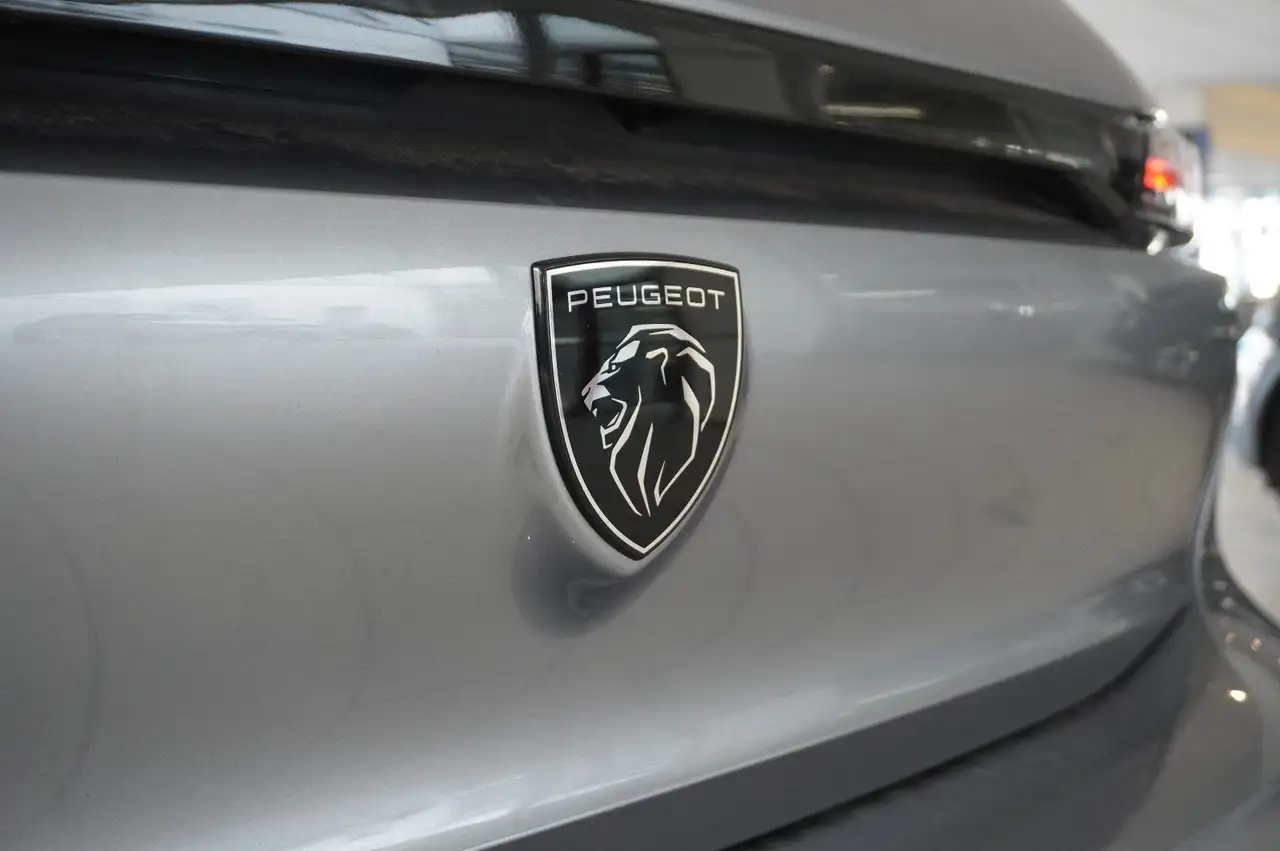 Peugeot 308 LIM 1.2T ALLURE 8-EAT NAVI/LED/KAMERA/SPORT — معرض صور السيارة 10